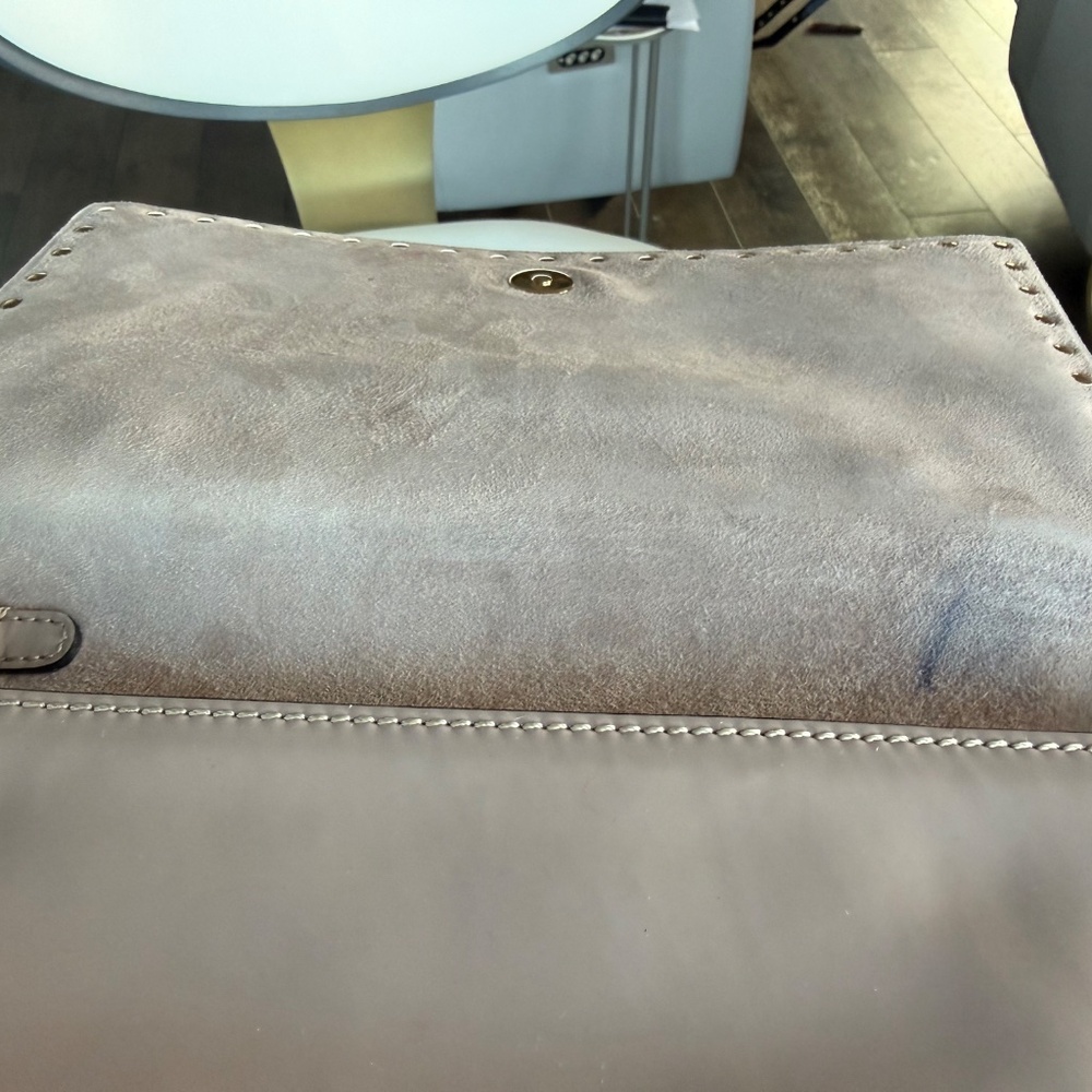 Valentino Garavani nude patent leather clutch/wristlet - Picture 2 of 6